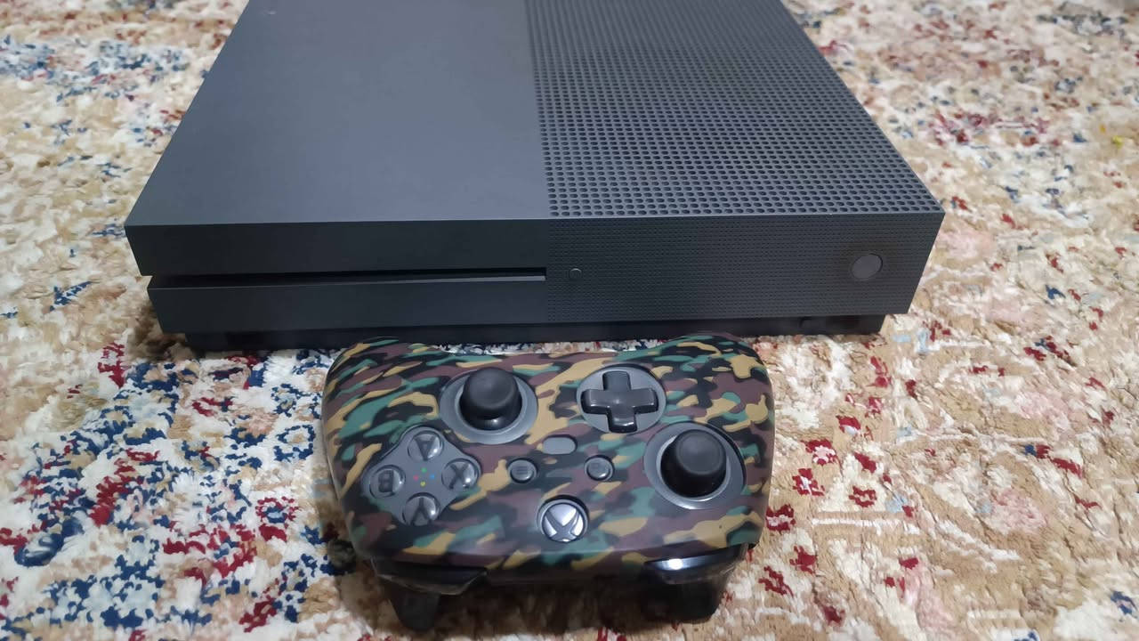 للبيع اكس بوكس وان اس باندل لونة وصوتة مميز جهاز لامفتوح ولامصلح وبي العاب قوية وبي كيم باس نضافة 100/100 سعره 165 للأتصال *********** كركوك, العراق
