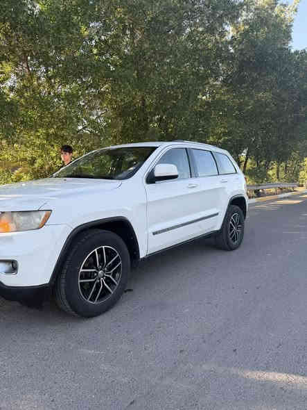 جيب لاريدو      2012
حادثه باب جنب السائق /باب خلف السائق 
كير 
مكينه
تبريد 
حداديه 
تخم تاير 
لايتات LED
سياره كامله مكمله مابيه اي نقص 
رقم مميز 
عنوان بغداد 
استفسار ***********
