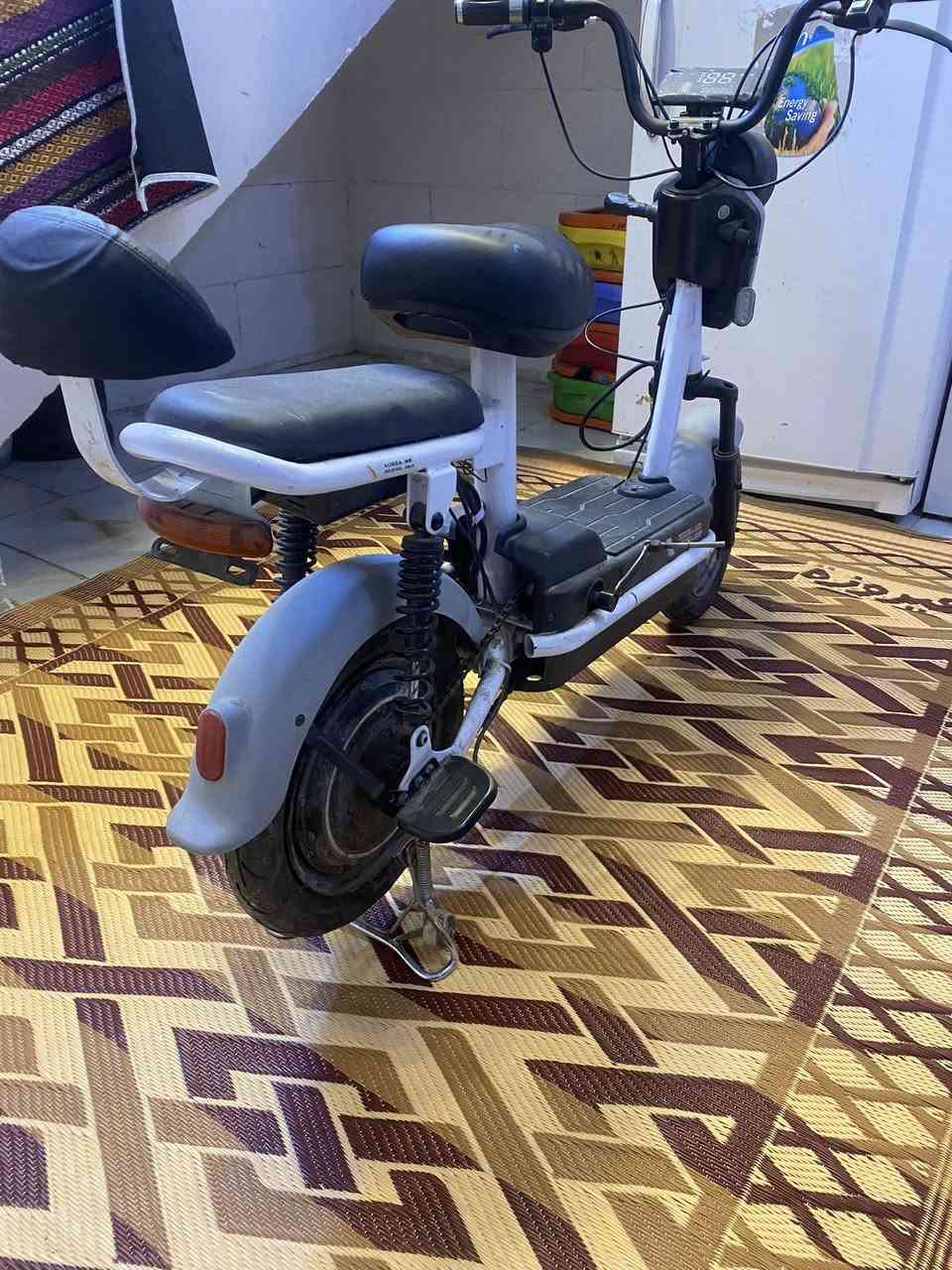 سلام عليكم دراجه شحن البيع دراجه كمله نقصه فقط سكليتر سعر150مكان مدينة الصدر***********
