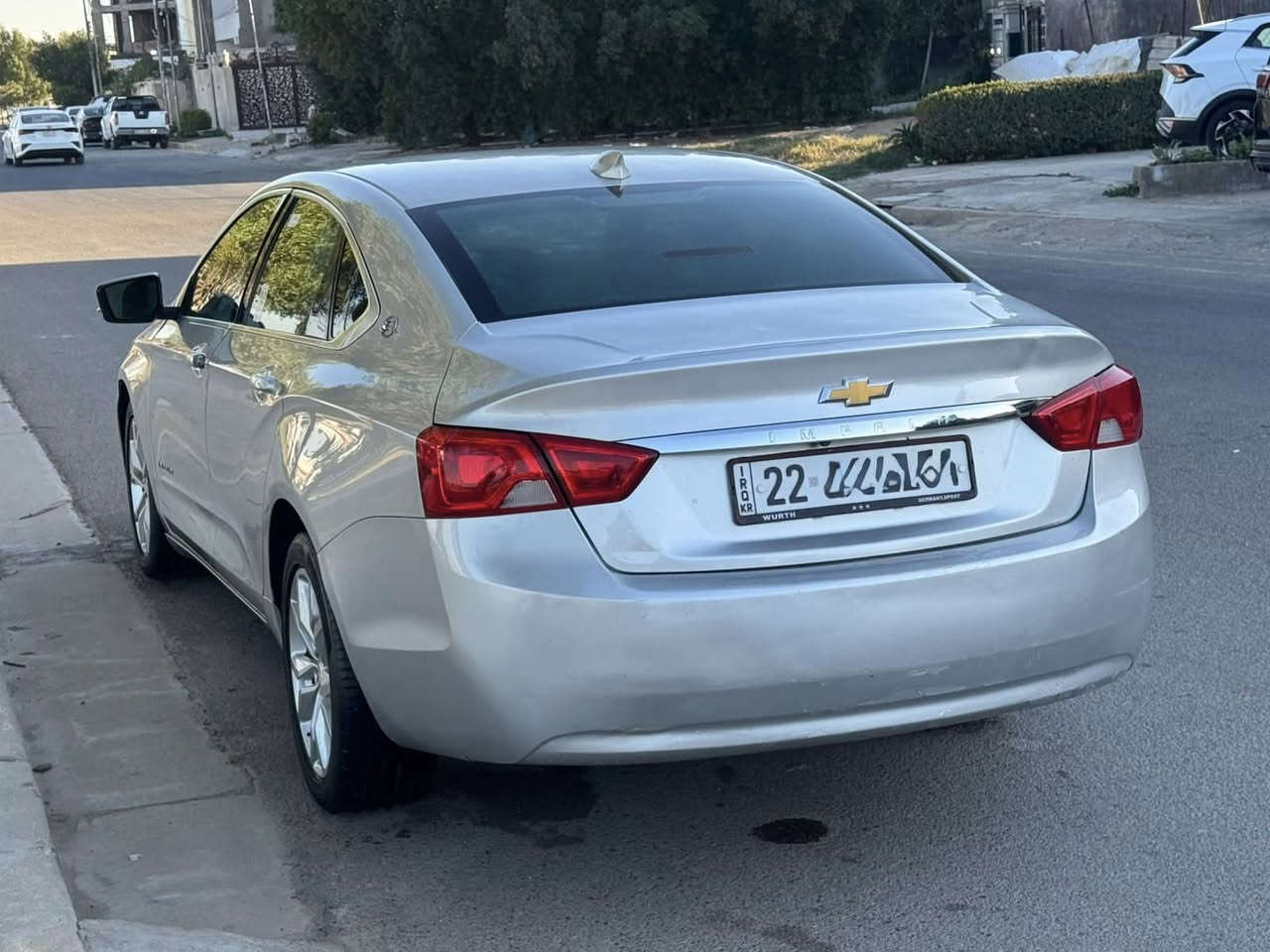 Chevrolet impala 2017 LT
السلام عليكم للبيع شوفرليت امبالا 2017 LT
***********
المواصفات : 
شاشه كبيرة وقاصة
كشنات جلد + كهرباء 
لايت زينون 
تحكمات ستيرن جهتين 
كامرة خلفية
‏Apple CarPlay + Bluetoot
اشاير بالمري 
نظام صوت Bose 
وبيها بعد هواي مواصفات ما ذكرتهن 
الضرر ٤ قطع صبغ بدون شاصي بدون لغد 
كير مكينه بشرط 
رقم اربيل الجديد سنوية جديد شرط التحويل او الوكالة 
السعر 104 وبيها مجال مكان السيارة بغداد
