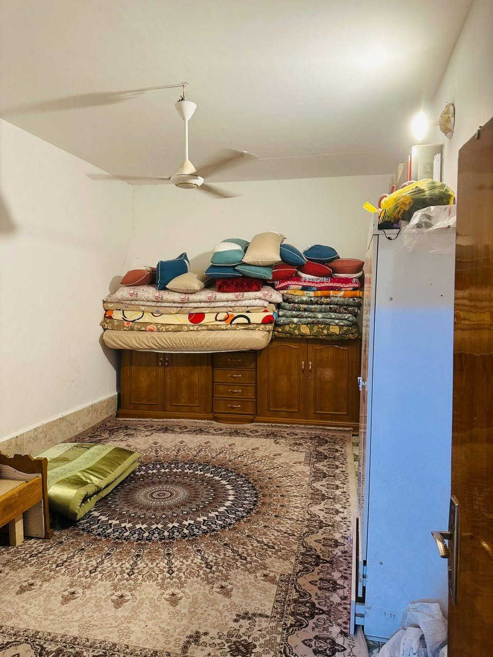 السلام عليكم ورحمة الله وبركاته 🏛️🏛️🏛️
عقار للرهينة مساحتة ٢٠٠م طابقين كونكريت مسلح بناء جديد بحي العسكري مدارس قرب مدرسة اليرموك منطقة ال٥٠٠٠ شارع ١٠م خدمات كاملة متوفره يتكون من ٤ غرف نوم وصالة ومطبخ واستقبال مع تخاريج وصحيات داخل وخارج البيت مبلغ الرهان هو ٣٥ مليون المده سنة وقابل لتجديد للأستفسار أكثر الأتصال على الرقم *********** جاسم الكرعاوي بي واتساب 🏛️🏛️🏛️
