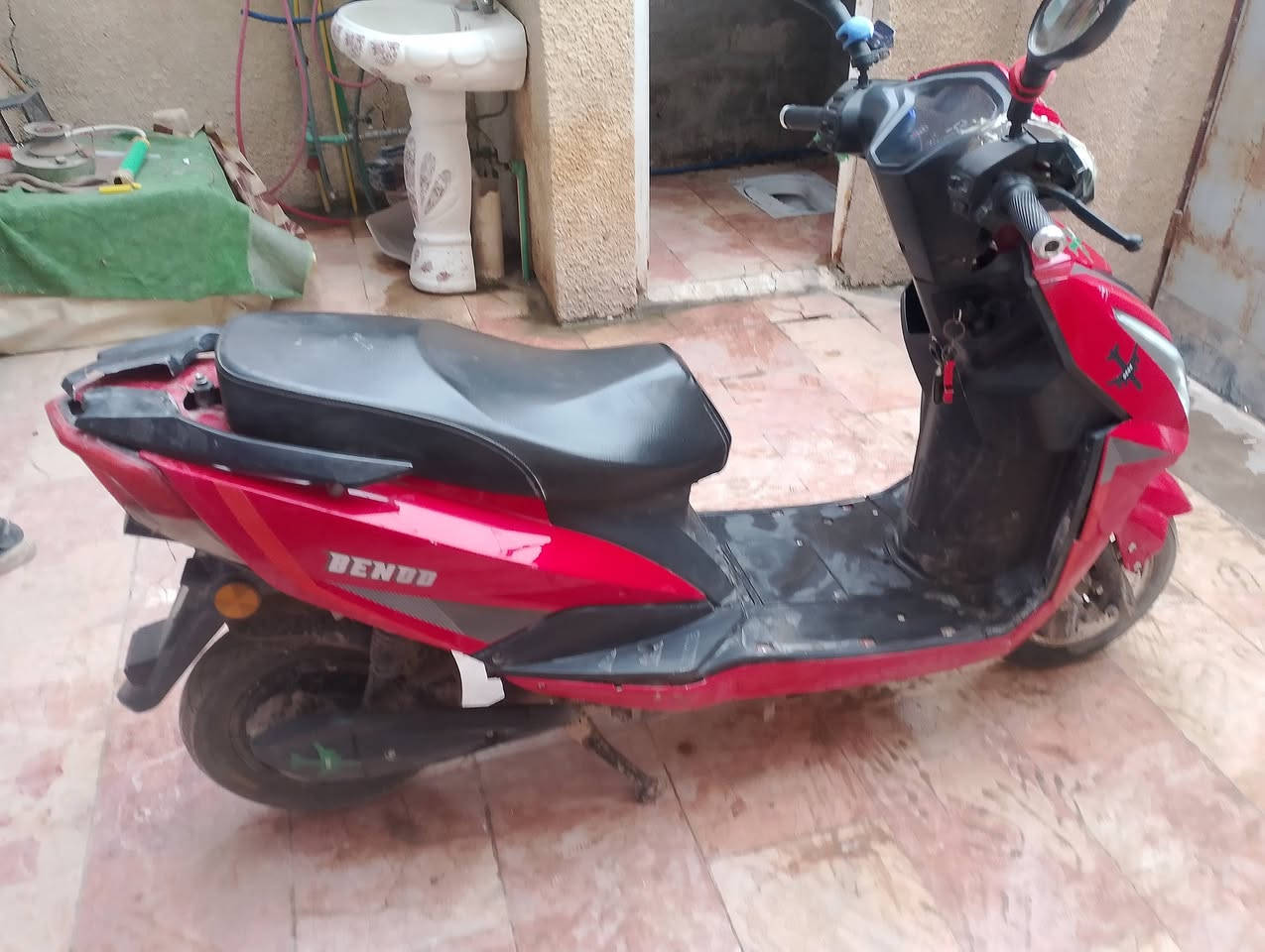 السلام عليكم دراجه شحن للبيع بس الكفر الوراء مكسور تفاصيل السعر الخاص***********
