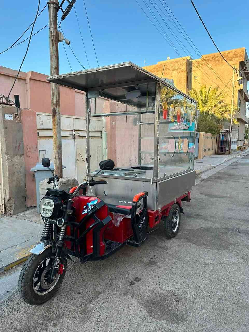 للبيع ستوته شحن نوع ونلي جديده درجه اوله مطعم متنقل  مفصل ستل ستيل غذائي وجام سكيورتي ضد الكسر وتاسيس كهرباء وتفصال طباخ ترهم بيع ذره وفنكر واندومي ولفات وزنكر وياها معدات طبخ كامله 
***********

