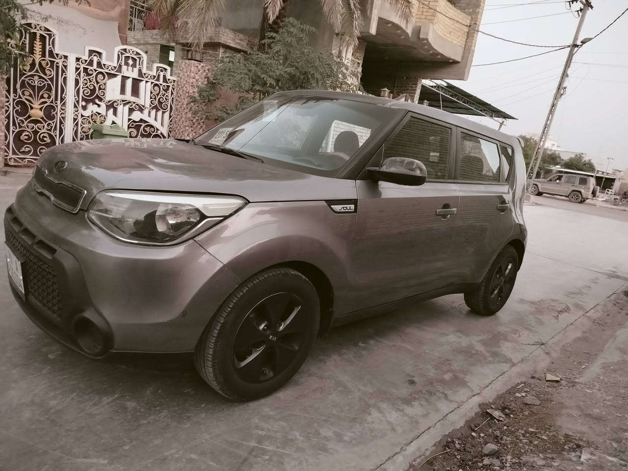 السلام عليكم كيا صول موديل 2015 
وارد امريكي محرك 1600 رقم واسط انكليزي 
 سياره جاهزه حادث بنيد بدون دواخل 
 اوبيها رش صبغ بل عراق  بدون حادث 
السعر 92 ورقه مكان السياره واسط 
***********
