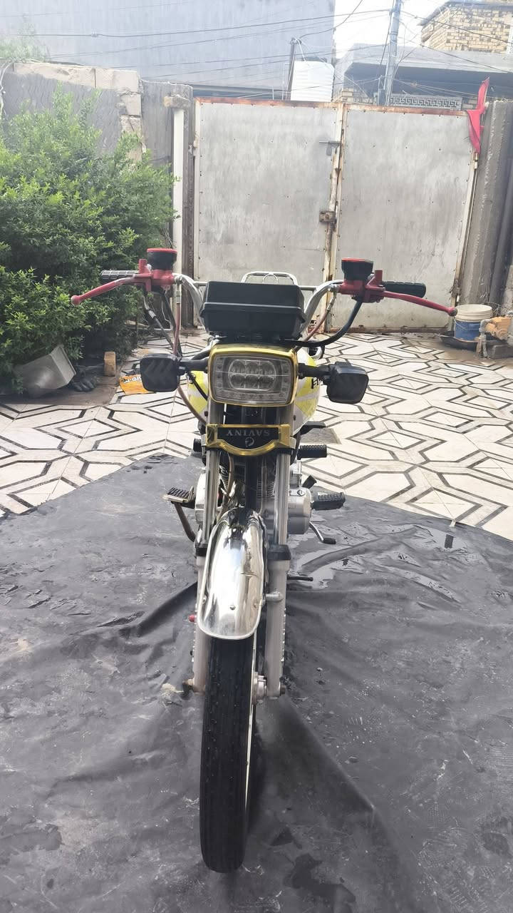 دراجه سيفان سونك موديل 24
محرك 150cc
كهربايات كله شغاله
ويلات عنكبوت جوبلس
5 كير
دشبول الكتروني
محرك برغي ما مفتوح
ضربه خفيفه بل تانكي
اوراق سكنار 
السعر 625 الف بيه مجال للشراي العنوان بابل حله شارع 80 نجف
راقم الهاتف ***********
متواجد على الفيس
