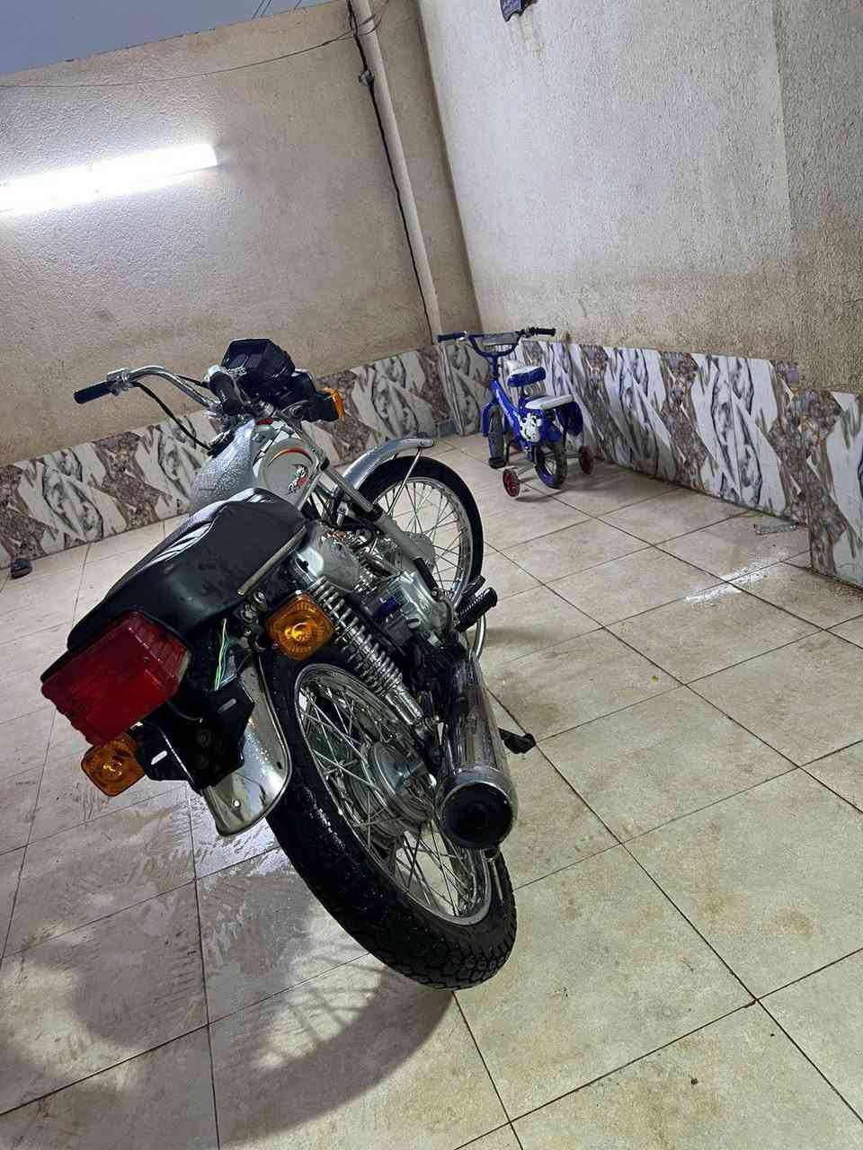 السلام عليكم دراجه للبيع صارلها شهرين معمره مكينه سيجي نامه مامفتوح حتى تفيلس مامفيلسه شاصي نامه شلامجه 20 (كلك)  السعر 800 وبيها مجال المكان ناصريه مركز
للتواصل ***********
