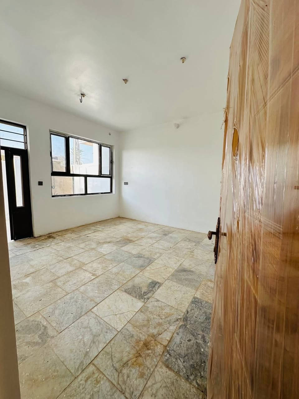 بسعر مناسب جداً
مجمع انوار كربلاء - شارع الرابط الزبيلية - قرب سيطرة الابراهيمية - على الشارع الرئيسي مباشرةً 📍

 

دار 100 متر وجه 7.5 متر 

طابق ونص بناء طابوك

الطابق الاول : كراج صغير - مطبخ - استقبال - غرفة نوم - صحيات - منور - صالة

الطابق الثاني : منور - غرفة نوم - بلكونه

الارضيات مرمر 

البناء طابوك جمهوري وصب كونكرت

السعر : 58 مليون فقط بيع مستعجل

نوع العقار ملك صرف اقرار محكمه

للأستفسار : ***********
واتساب : *********** 

عنوان المكتب : سيف سعد - مقابل جامع محمد الجواد - على الشارع العام مباشرةً 📍

#عقارات_كربلاء #كربلاء #عقارات #الهرم_الذهبي_للعقارات
