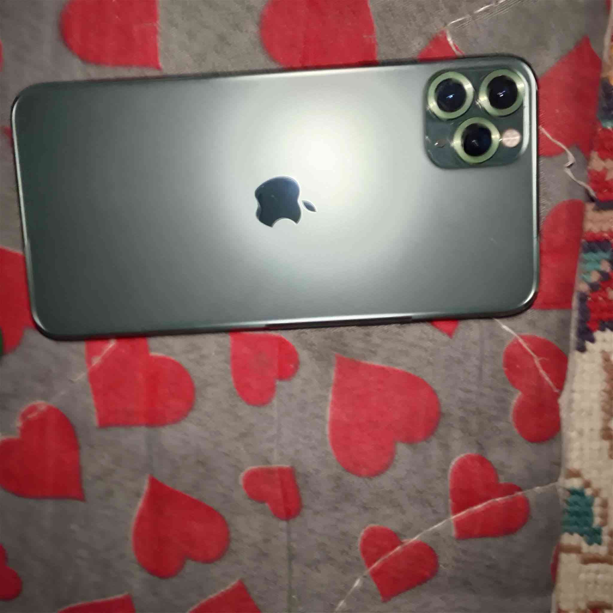 السلام عليكم عندي 11برو ماكس نضيف حيل شرق اوسط AAالجهاز شخط مابي بس مبدل بطاريه السماعه الفوك الفلاته متحركه بس عد ذني الجهاز وكال الجهاز مبدل بطاريه بل ربيعي ارقه بطاريه ولله الجهاز نضيف مات لله ذكره 64العنوان البلديات رقمي *********** السعر قيم أوخذ بس اليرض بي لله يرهم مراوس
