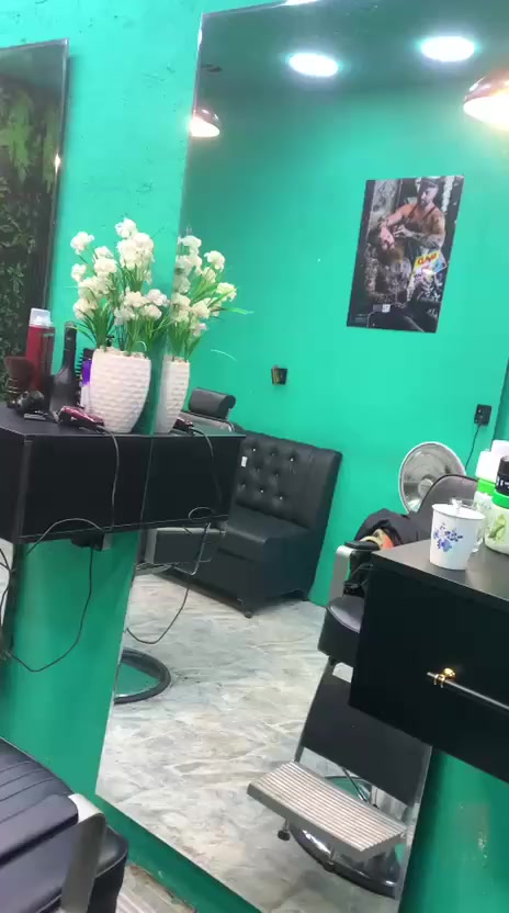 سلام عليكم محل حلاقه كامل للبيع 3ميز موقع عل شارع العام محل شغال خير من الله موقع الموصل حي البكر قريب من مطعم بيت جدي للستفسار ‭        

0771 631 9485‬الخاص مغلق  فقط واتساب او اتصال
