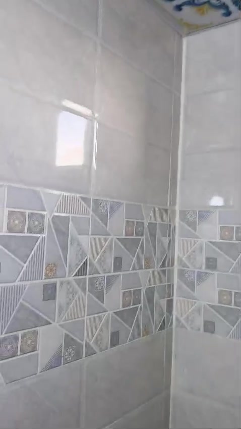 بيت للبيع تجاوز التاجي مجمع المصابيح كهرباء 24 ساعه مترمش بدون مولدات مساحه 150 متر بيت مرتب للتواصل ***********