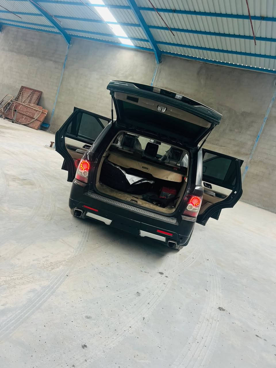 رانج روفر لبيع أو لمراوس 2009محدث 2013شاد له دبل ولوي انسه شي اسمه جك ودوخته
رقم بغداد نكليزي مشروع وطني هزه جديده تحويل ثاني يوم 

الموصفات فووول 

فتحه سقف سلايت 

مكينه 8Vبدون سوبر HSEالمرغوب 

داخلي عسلي اسود 

شاشه عرض تفاصيل لسياره 

كشنات جلد كهرباء ⚡️ 

حساسات امامي خلفي 

مري كلاب ويه لبك 

هاند بيرك بصمه 

منضومه زنون دامينمك 

سستم صوت 

ثلاجه 

تبريد قطع تين 

تحكم ستيرن 

السياره ورد خليج صبغ بيه بس دعاميات ل امامي ول خلفي 

وباب واحد وره 

مكان السياره البصره 

السعر 115 وبيه مجال 

***********
