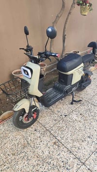 دراجة شحن • R8 • بدون بطاريات