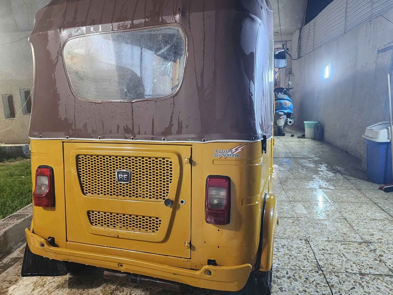 السلام عليكم
تكتك 2021 عنبكيه 
مكفوله كفاله عامه 
فقط الصفحه عل يسره بيها بارد خفيف اقل الشبرامئشر كدامك بلصوره 
بقيه الكشر مكفول كفاله عامه من الضربه  
المكينه امجفته تجفيت  
التكتك اوراق وسنويه 
تحويل ثاني يوم 
السعر 7800 
استفسار ***********عبد الله
