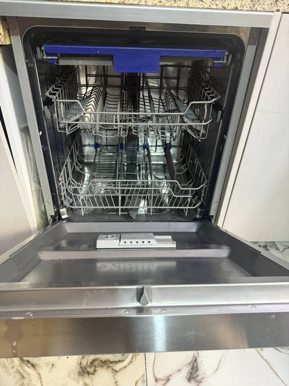 السلام عليكم عندي فرن ومايكرووغساله مال مواعين للبيع كلش نظيفات امانة الله اسعارهن الفرن 200
مايكرو150
الغساله250
وكلهن بيهن مجال ونظيفات استعمال قليل مكاني الكراده شارع جبار ابو الشربة رقمي واتساب***********
