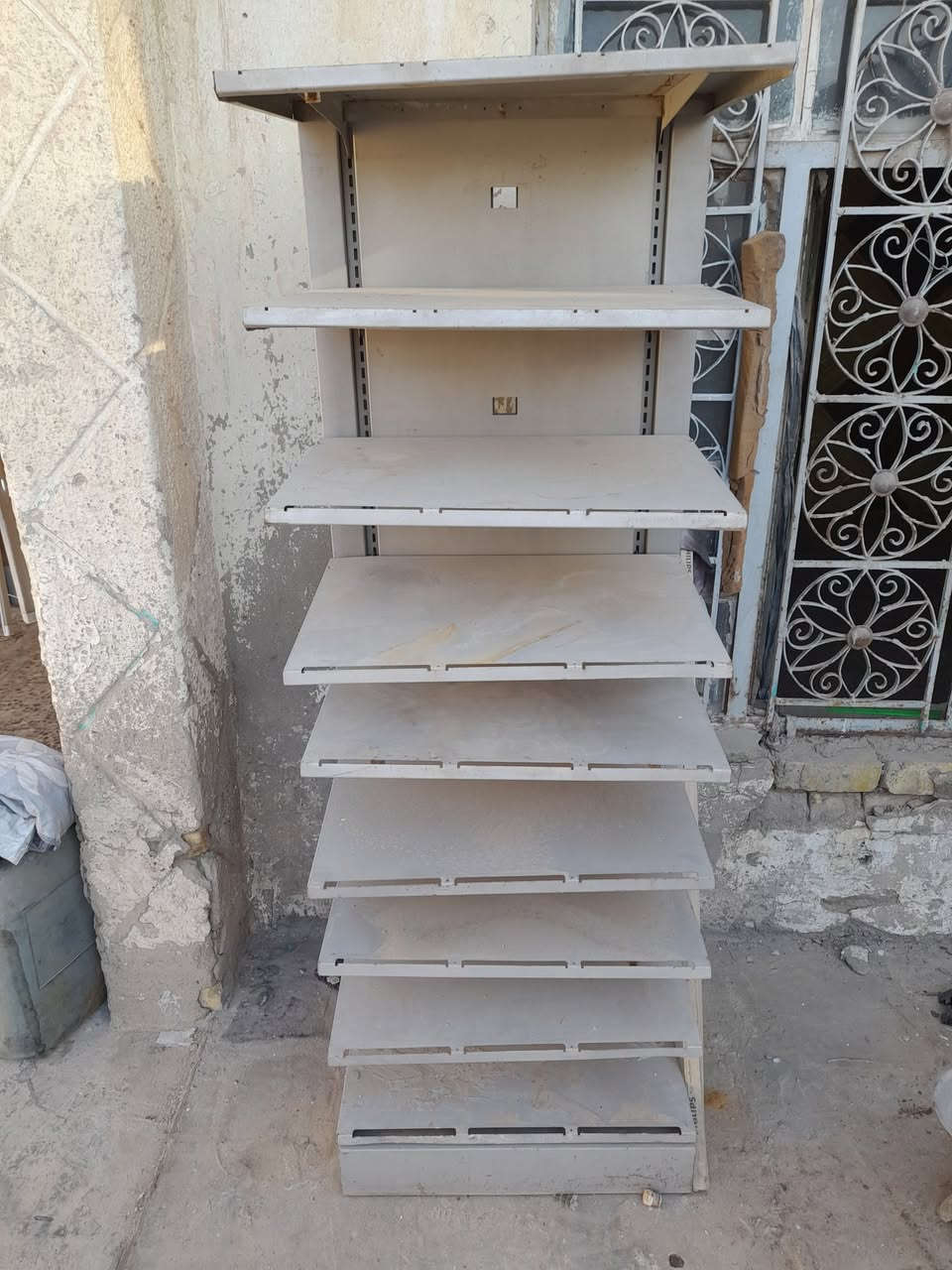 السلام عليكم
من رخصة الادمن المحترم 
للبيع سلات مال جبس 
الوحدة  20  الف
والعارظة رفوف  75  الف
عنوان حي العامل
***********
بي واتساب
