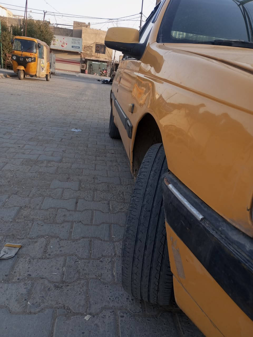 السلام عليكم بيجو لميس موديل 2015 بيها صبغ بل بنيد شويه مو كله بسبب رصعه مبينه بل فيديو والجاملغ الخلفي مكحل  موضح بل فيديو بيها خيط بس مكينه نشطه ونضيفه ما مبين عليها سياره كدامك وتجي وتفحص وشوف وتقتنع سعر 37 وبيها مجال حك الجيه عنواني بغداد الحرية رقمي ***********
