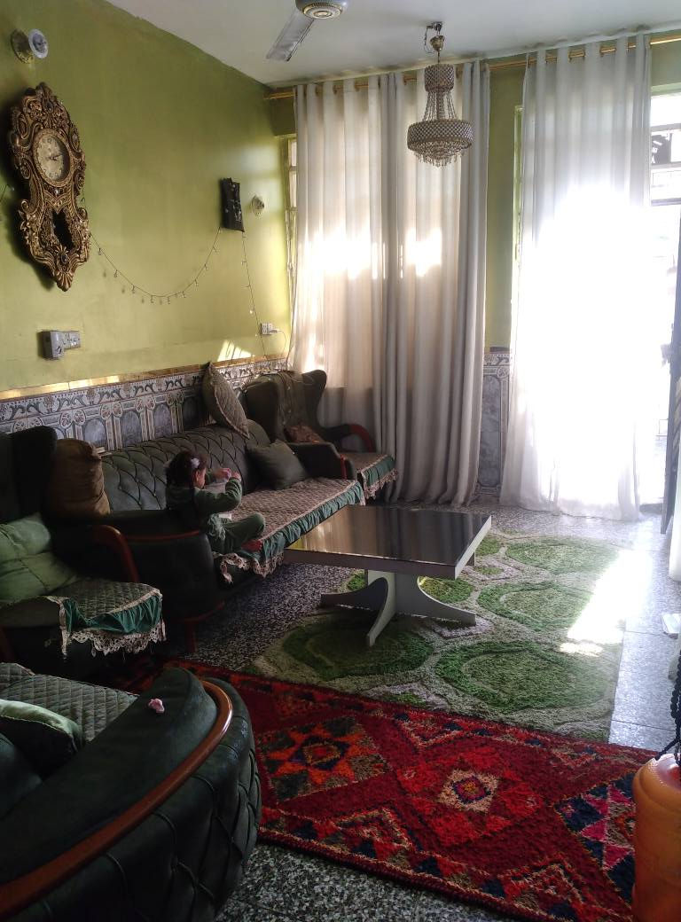 السلام عليكم بيت طابو زراعي سند 25 الزعفرانيه دور الشرطه الزراعي قرب مولده المصري طابق ونص بيت جديد ارضيه كاشي جدران سيراميك 
المساحه 100 متر واجهه 5 متر نزال 20 
للستفسار الأتصال على رقم  ***********
متوفر واتساب بغداد, العراق
