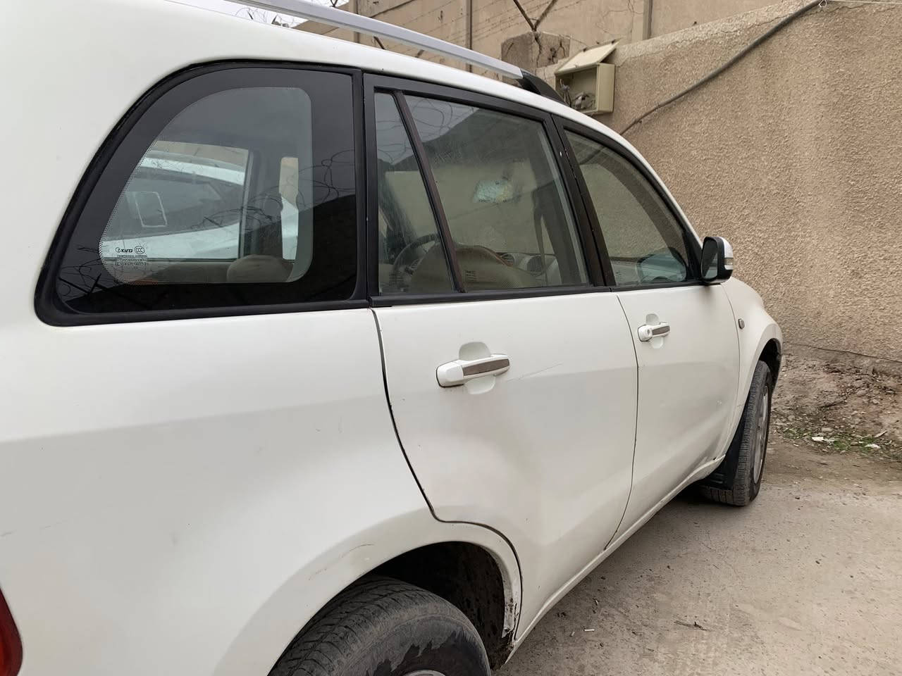 جون وي ١٣ مزاد مكفولة من الصبغ فقط شبر باب الخلفي والجاملغ الامامي كير ومحرك جديد  ٢٨ $
