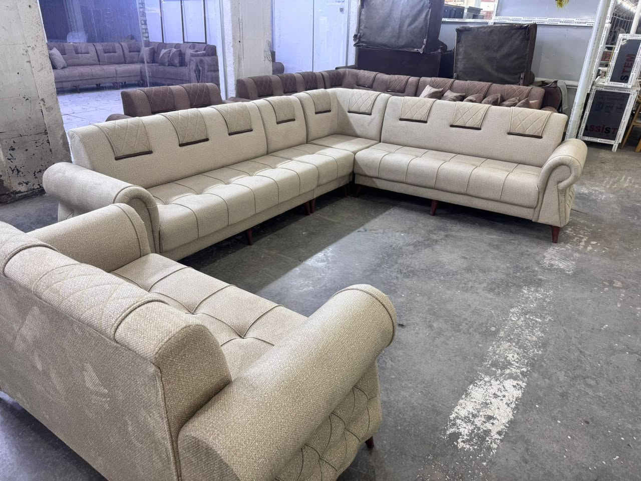 كله بلوك اسود بلاويد سمك ١٦ خالي من ال ان دي اف
سفنج مضغوط مميز أول اكسترا طبي
قماشه كتان ناعم..  ..
كل واحد ١٠ مقاعد طول ٧متر وربع  لون بيجي ولون نسكافي ولون رصاصي كورنر  تجي بيه قنفه مفصوله و١٠ كوشات استفسار *********** متوفر واتساب أو مراسله الخاص
