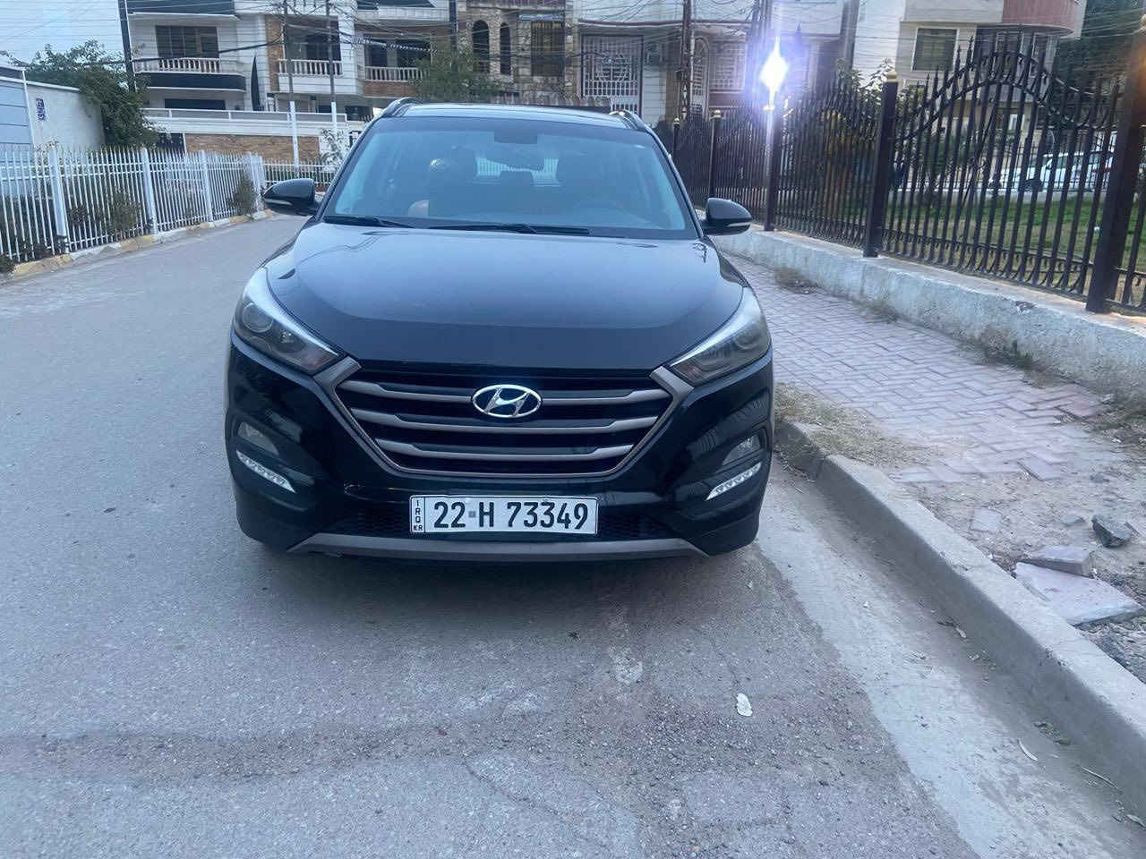 توسان خليجي موديل 17   فول موصفات بيه حادث فقط نصف الجاملغ الايسر بدون ايرباگ طقم تاير جديد صدر جديد امامي وخلفي لايتات عالي ناصي زنون اي نقص ما بيه بالعافية اللي تصير من نصبه مستعجل ع البيع 160 وبيه مجال ***********
