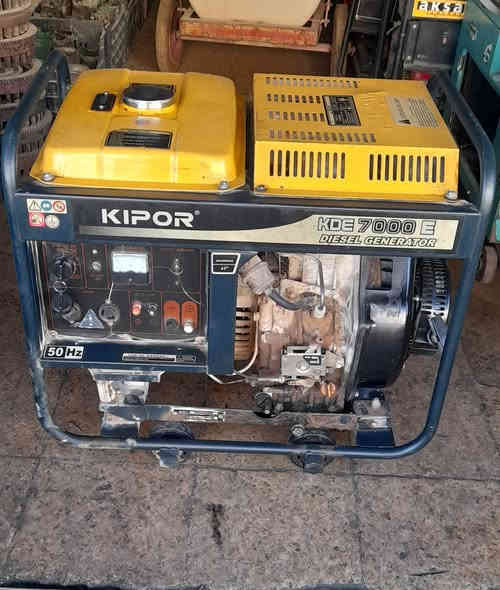 يوجد لدينا مولدات بانزين وكاز للبيع 

مستعمل نظيف شرط المحرك بلادي راس توليد نحاس شرط الشغل 

العنوان تكريت حي العصري قرب مدرسة الخنساء 

الهاتف    ***********    عمر    

ورشة الحكم لتصليح المولدات بانزين وكاز وبيع الئدوات الاحتياطيه 

ورشه الحكم ترحب بكم
