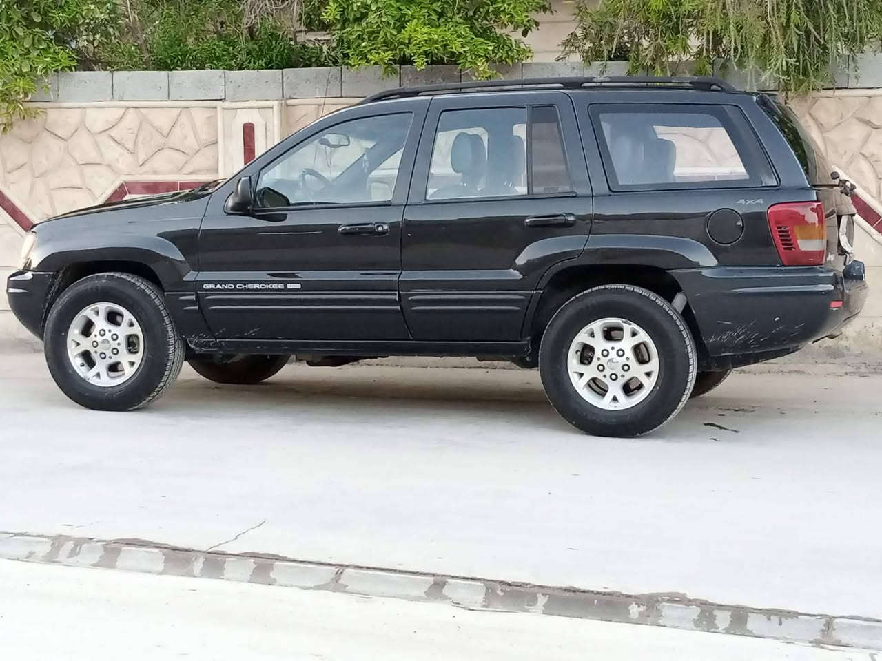 مكلف بنشر .....
للبيع جيب شيروكي موديل 99 8 سلندر فول لمتدد 
كير محرك بشرط تبريد شغال تخم تايرات وياله جديد بيه قطعه وحده فقط صبغ شرط التحويل مكانها ديالى قضاء خانقين 
السعر 80وبي مجال بسيط اذا شراي اتصل وتدلل 
***********
