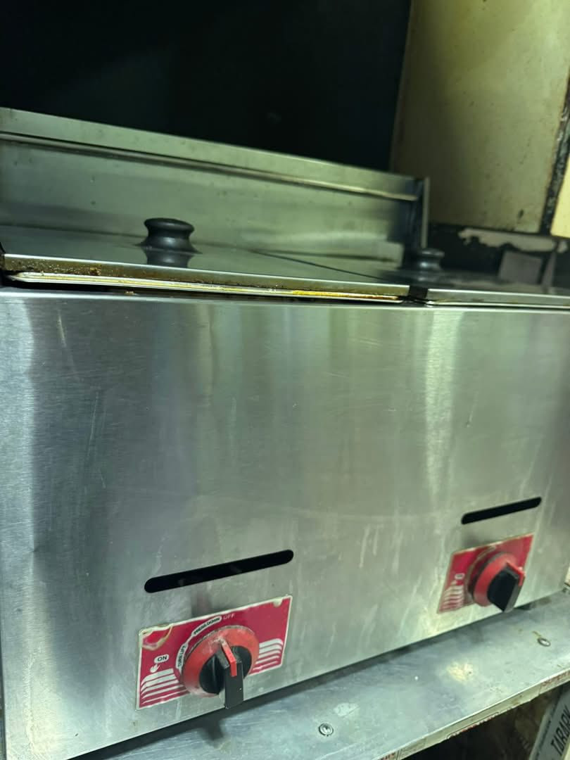 اسلام عليكم
قلايه. اكريل. تركي.  قياس 50. 

قلايه فنكر. 2 حوض. تركي 

ميز المنيوم. عادي. طول 150 

دكت المنيوم مع ساحبه. 120 / 80 

للبيع كلهن شلع     … مكانهه السيدية 

سعر.  550 وبيه مجال. 

***********
