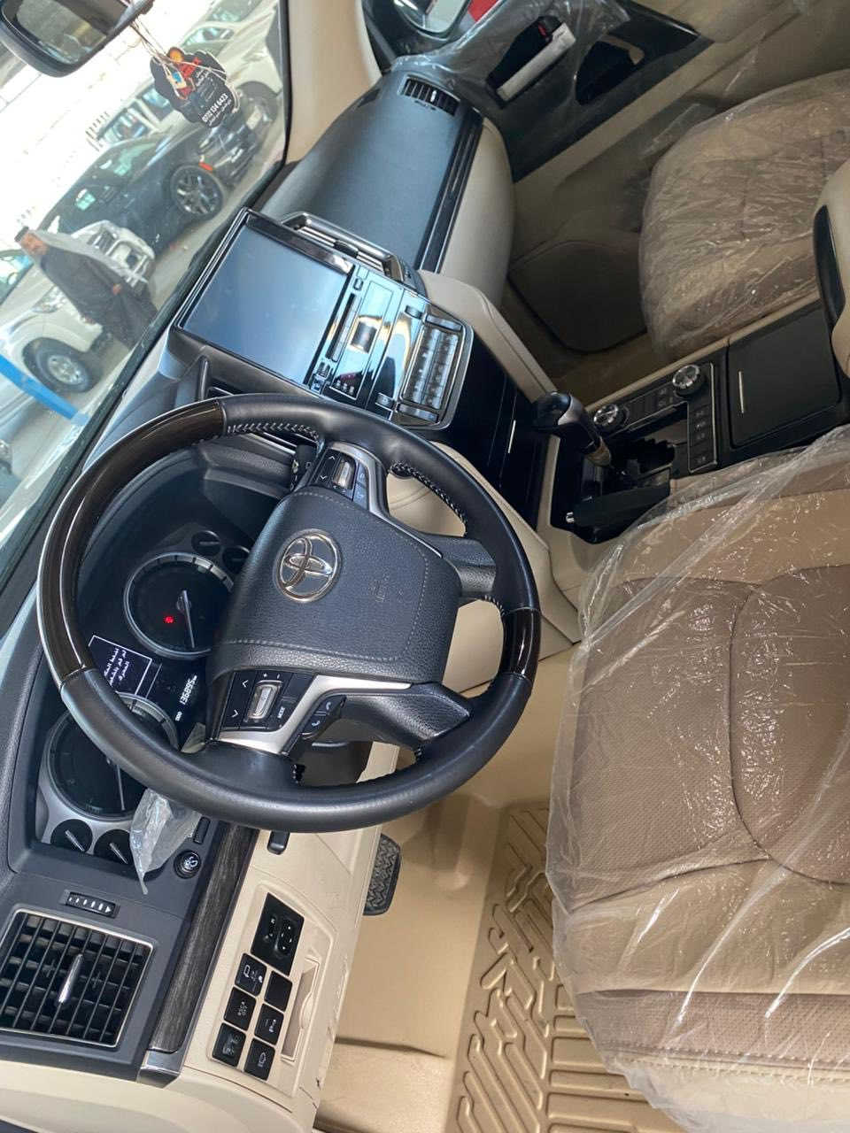 لاندكروز GXR  V6
كفاله عامه 
فول مواصفات كراند تورنك 
مكان سياره ناصريه 
***********
