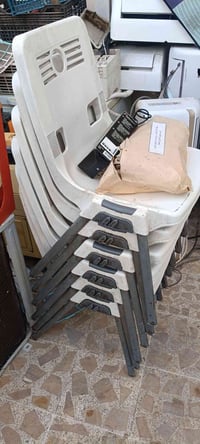 للبيع كراسي عدد 6 الواحد ع 7  07747025816