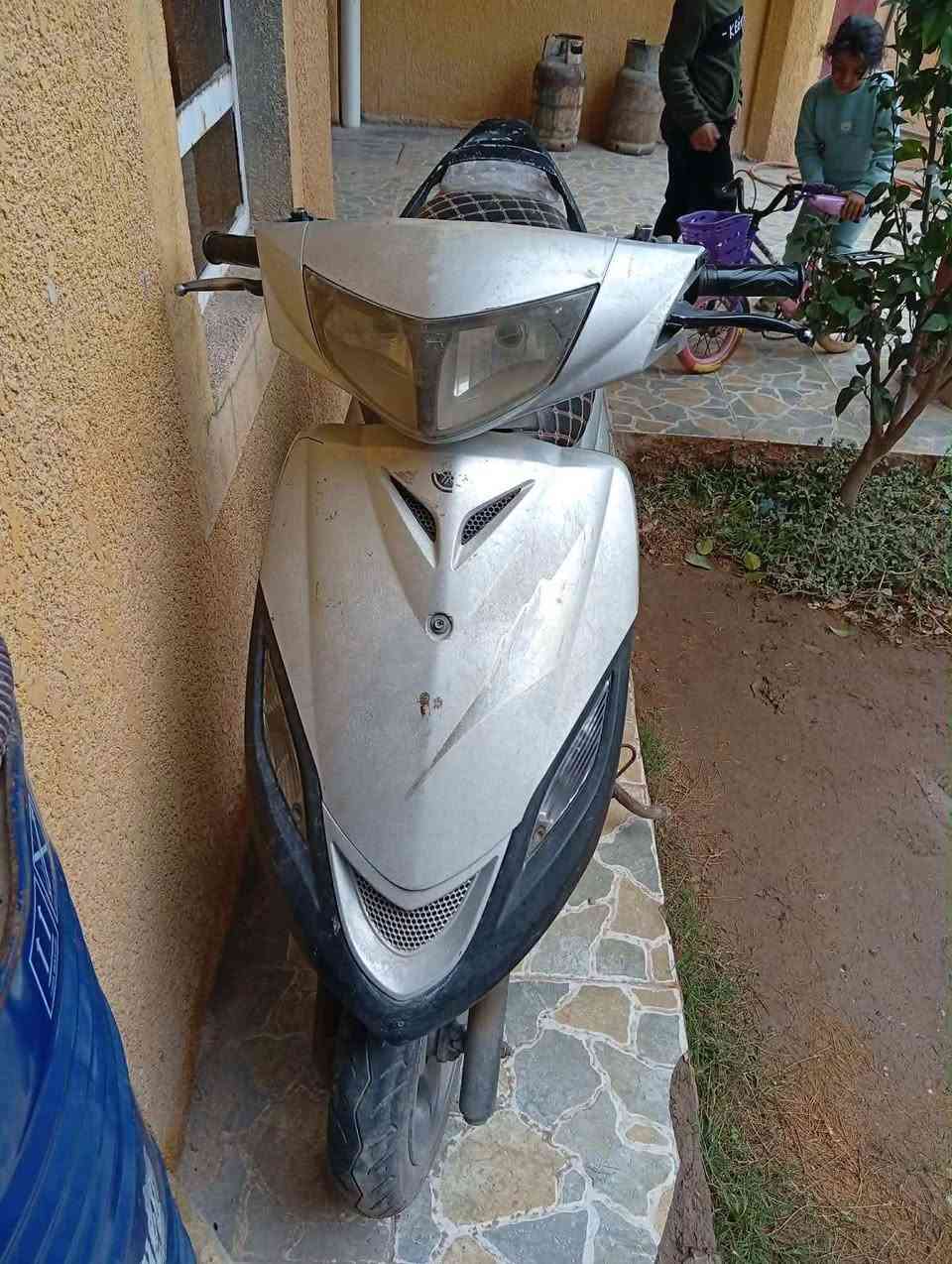 السلام عليكم
للبيع 
دراجة ماكس 140 
للبيع 
مكينة جديدة مال حاوية جيب وياك فيتر وافحص 
باتري جديد 
نقصها ترتيب كهربائيات 
السعر 425 الف وبيها مجال حك الجية 
مكاني بغداد الغزالية
للتواصل واتساب ***********
للاتصال ***********
