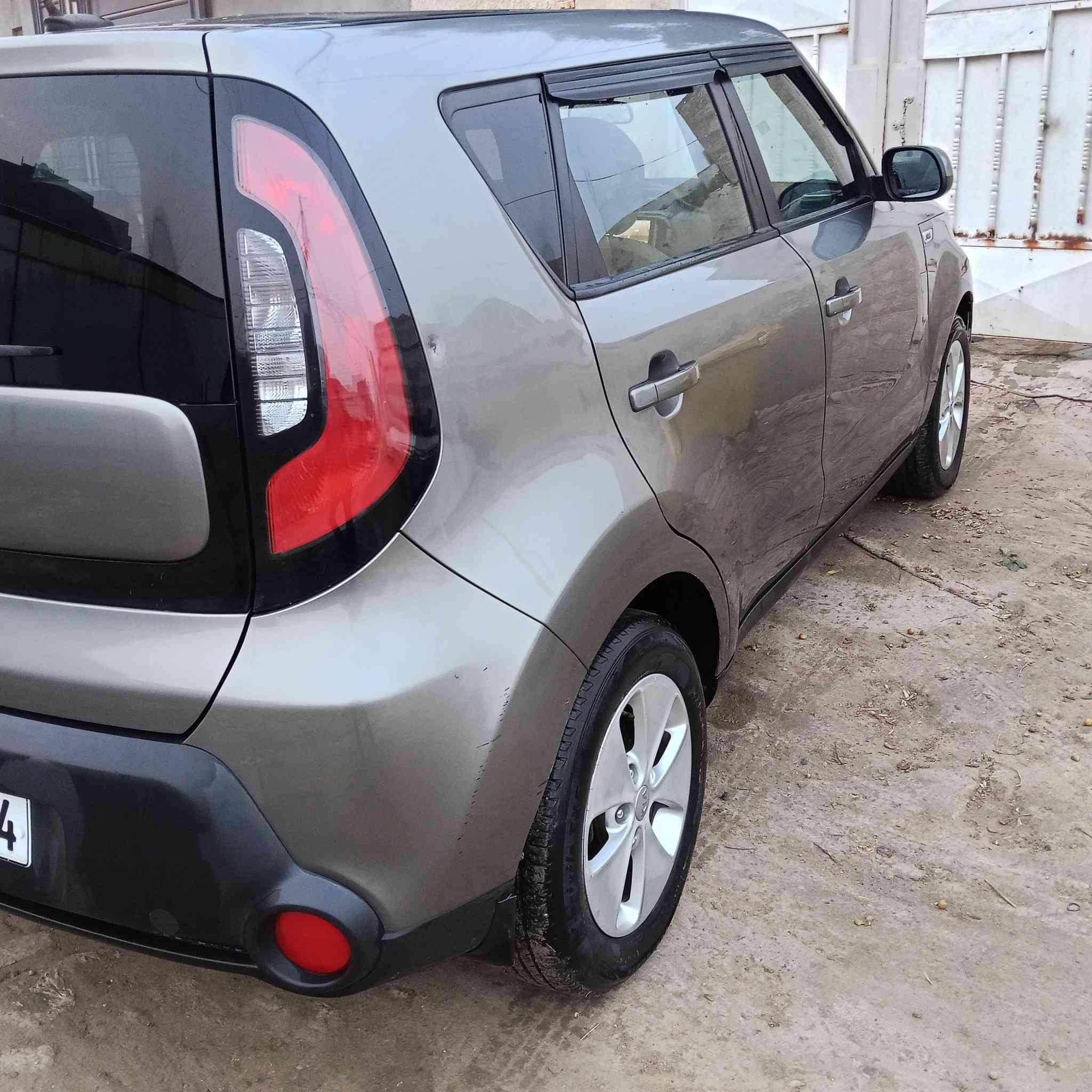 كيا صول وارد امريكي 16
بسمي.   رقم جديد محرك 1600 

سنويه لل28 نافذه

السونار بالصور مرفق 

حادثها جاملغ وبنيد  وصور الحادث غير موجوده بالموقع 

رفقت بالمنشور التقرير الكامل 

محرك لا تبخير ولاتنقيص  شرط 

الباقي كله مشروط وعلى الفحص

مواصفاتها 

ايكو نظام تقليل الصرف 

3  انظمه قياده 

شاشه  كاميرا خلفيه 

تخم تاير

ماشيه 89  

السعر 115  وبيها مجال حگ الجيه.  ***********
