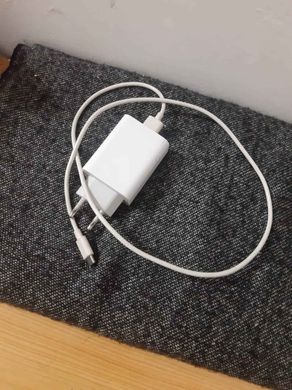 سعر ٢٠٠ بي مجال جهاز نضيف ويا شاحنه و كارتون حي نصر شارع بانزين خانه ***********
