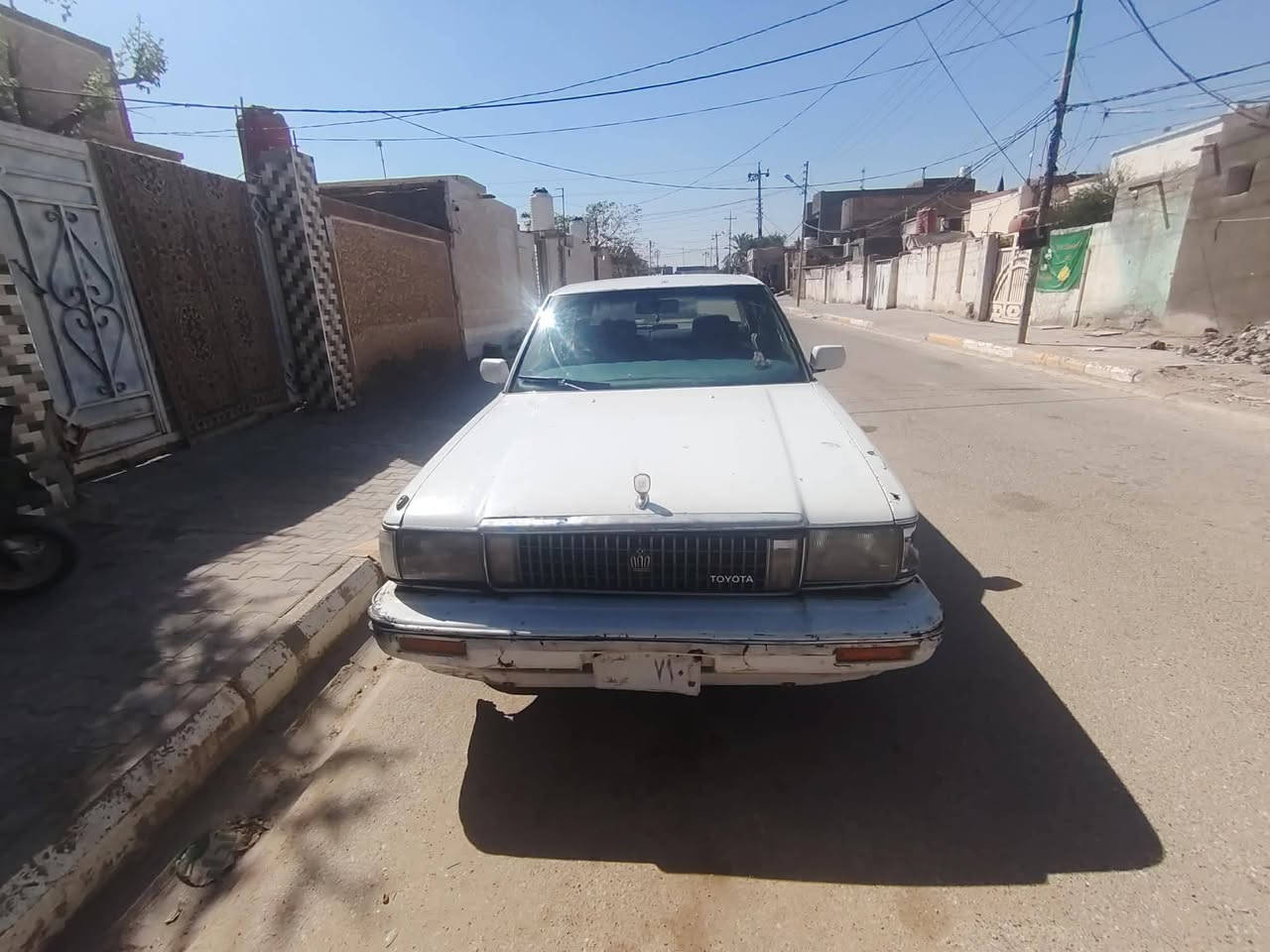 سيدان للبيع مكينه وكير شرط حداديه أمامي وخلفي حلوه والباقي شوف العين السعر 25 وبيها مجال مكان السياره سماوه رميثه ***********
