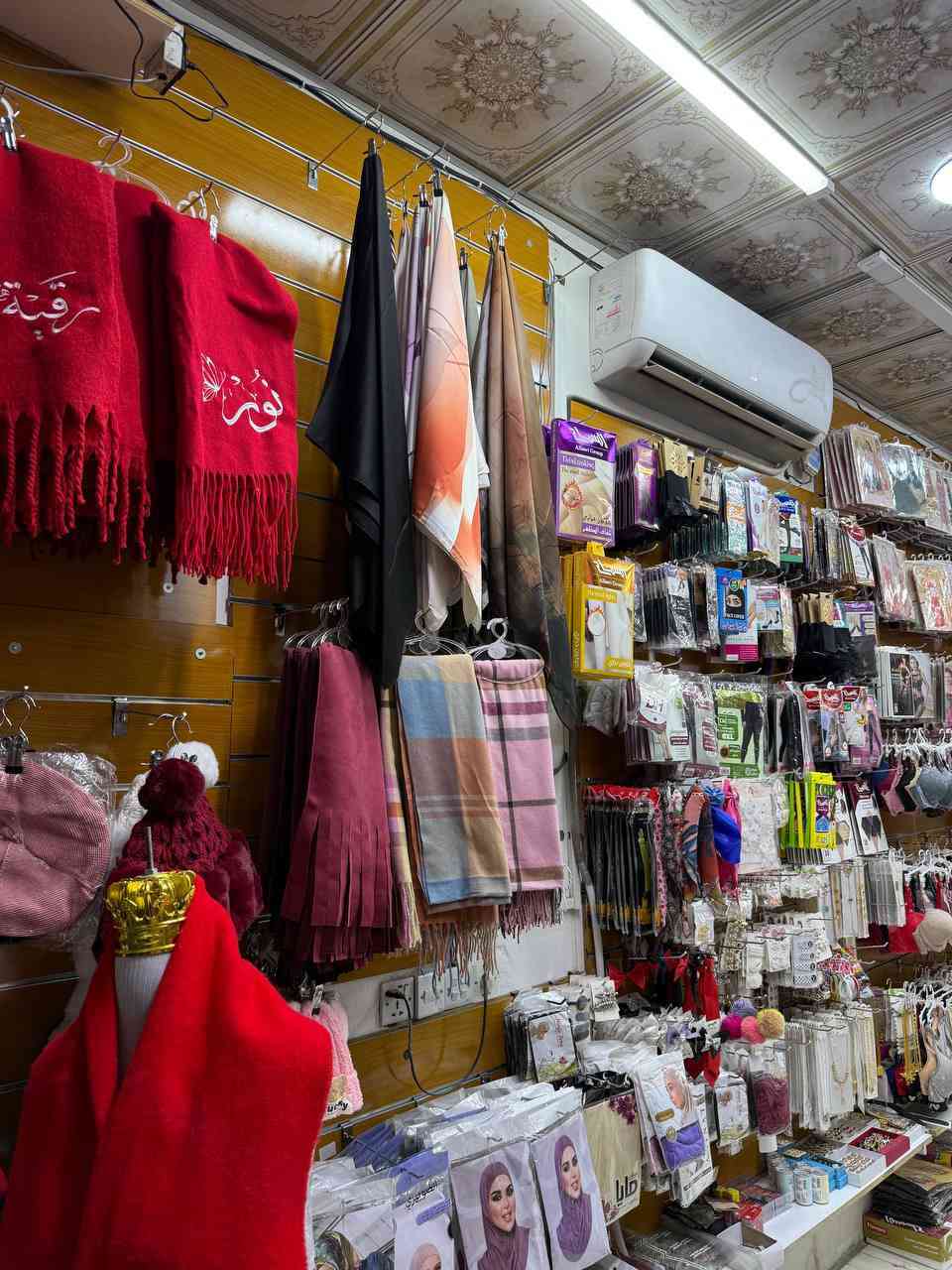 السلام عليكم
ديكور لوحات خشب للبيع 
6 قطع لوحة كاملة 
4 قطع متقطعات 
+ اكثر من 100 هوك 
***********/ النجف الاشرف
