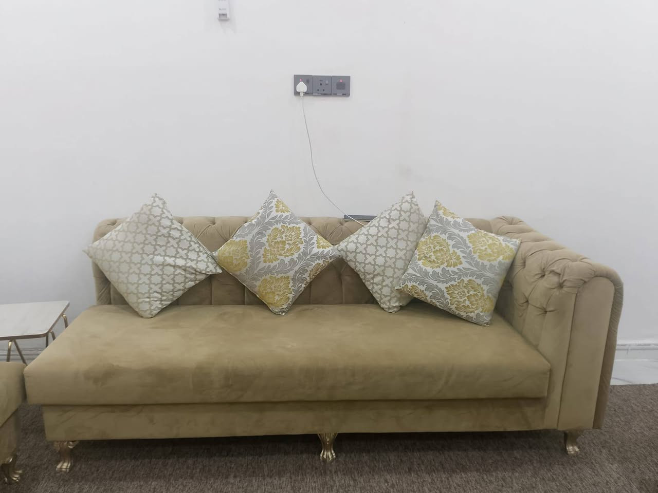 طخم قنفات كويتي  جديد مستخدم قليل السعر 400
9متر
ثنين كبار
عنوان البصره 
16مقعد
رقم***********واتس موجود🧡🙆.
