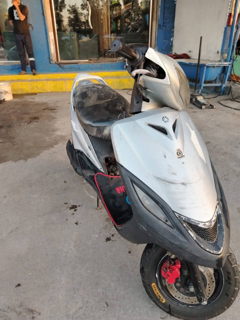 سلام عليكم 
ماكس ١٤٠للبيع مابيهه نقص سلف وهندر بكل وكت مكينه خرسه كلشي شغال بيهه بس بيهه ونه بل اكسل خفيفه مكاني بغداد الدوره السعر 350وبيهه مجال بسيط للشراي وهذا رقمي ***********
