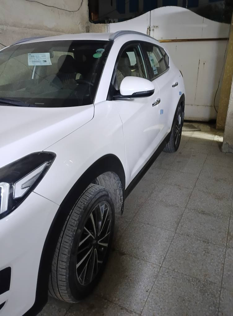 توسان 2020 ماشية 92 كفالة عامة حتى الدعاميات ماعدا ملاحظة بسيطة جدا شركة الكاصد علما السيارة باسمي رقم بغداد للتواصل على الرقم *********** بغداد, العراق
