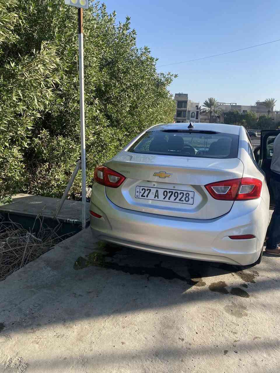 السلام عليكم شوفر كروز موديل 18 السياره جاهزه محرك وكير شرط صدر خلقي جديد الامامي 70٪ محرك 1400 تيربو رقم ذي قار الجديد بيع او مراوس مكاني بغداد الغزاليه السعر 82 وبيه مجال بسيط 
***********
