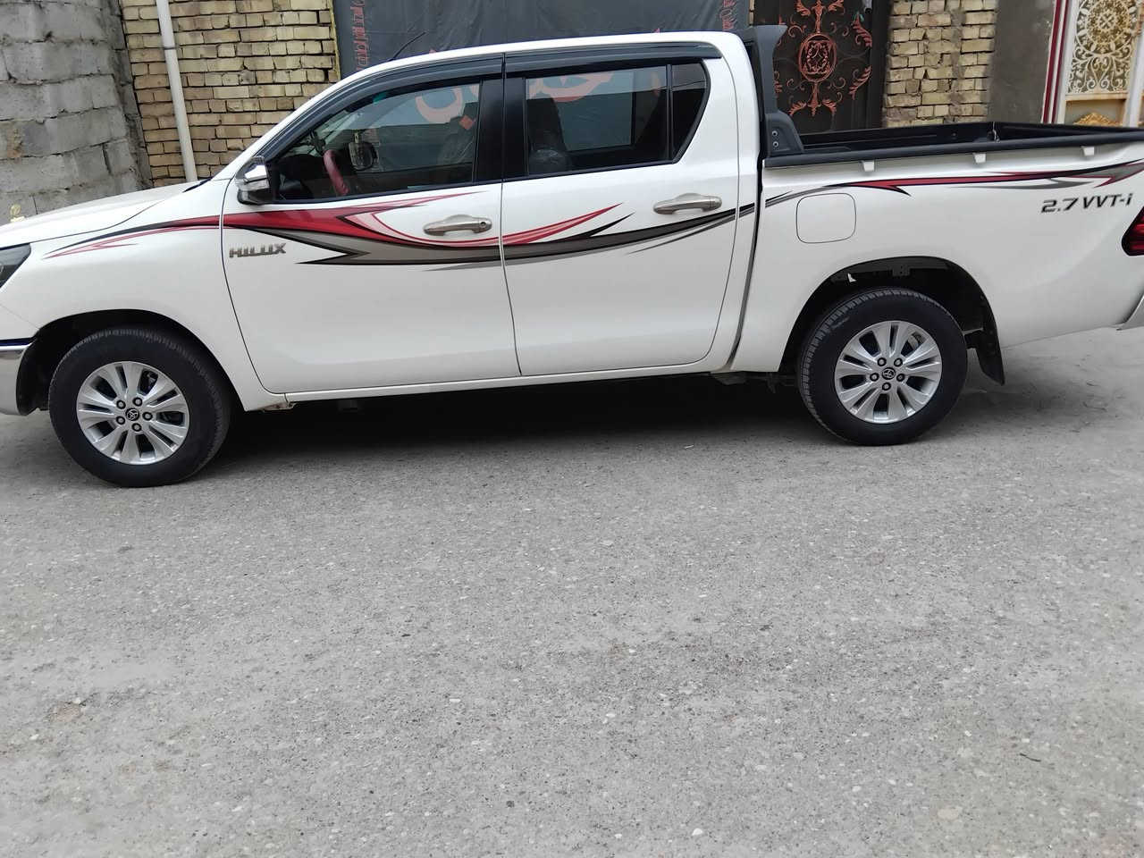 سلام عليكم للبيع بيكم هايلوكس مديل ١٦ كويتي ناصي بسمي رقم بغداد انكليزي بيه بارد بل بجهت اليمنه ماشيه ٢٣٠ محرك عل شركه سياره كلش حلوه احله من الصور السعر ٢٢٥ عنوان بغداد الزعفرانيه ***********
