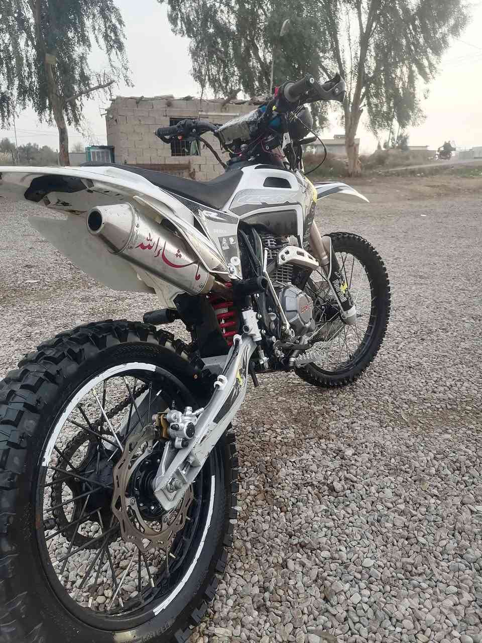 سلام عليكم للبيع دراجه قفاز موديل 2024 دراجه خير من الله مكينه سبانه ماممدوده عليه كهربايات شغله سعر خاص رقم لهاتف *********** مكاني ديالئ
