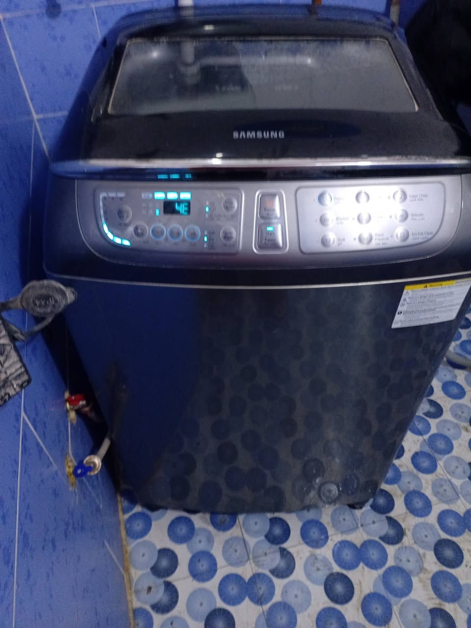 السلام عليكم طباخ كريازي نظيف جدا ب٣٥٠ وغسالة سامسونج ١٦ كيلو ممتازه ٣٥٠  التواصل ***********
