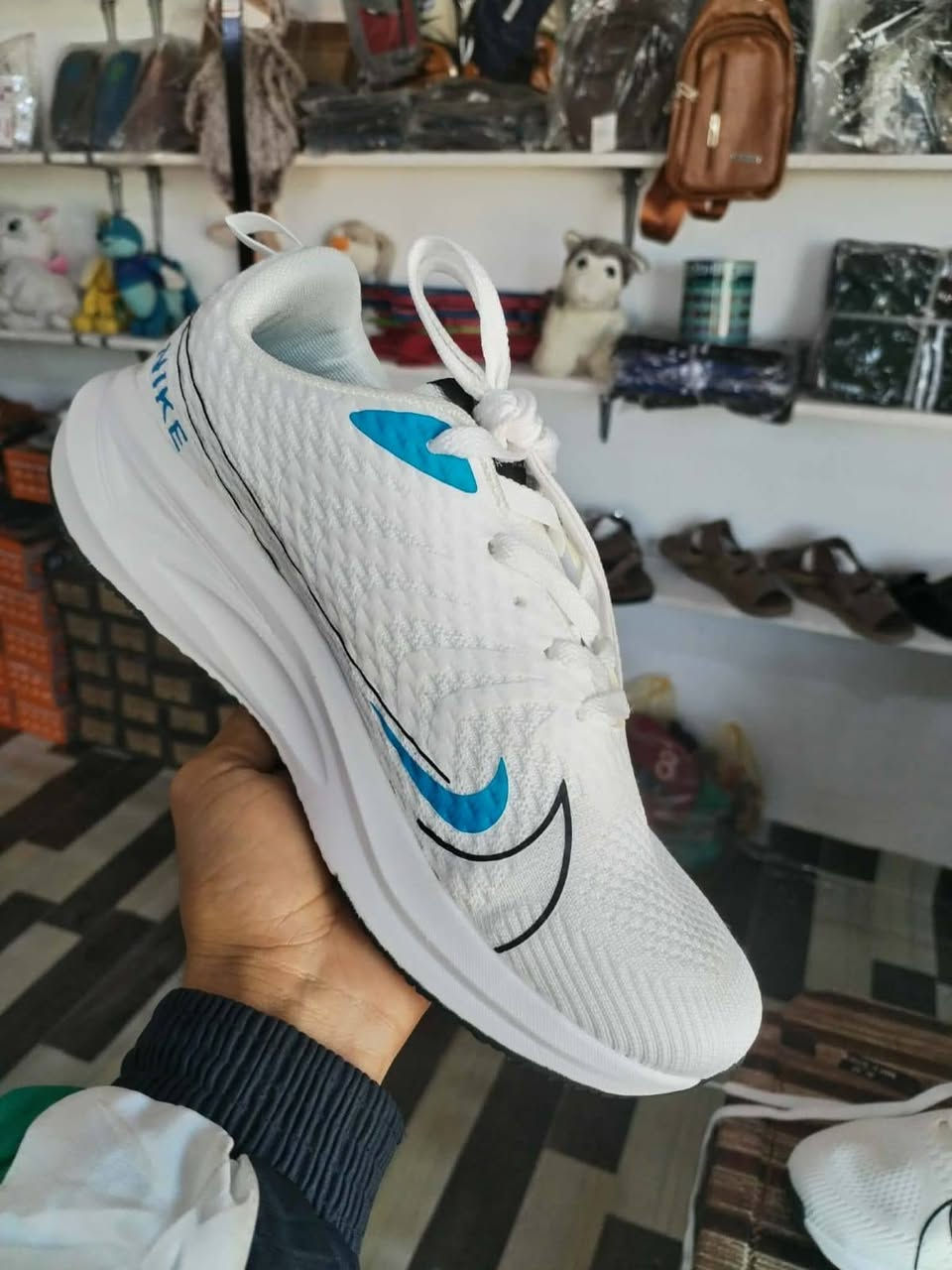 السلام عليكم
قطع باله ستندر جديد ما مستخدم فيتامني اصلي القاعده طبي فوم 
باركورد يقرا فيتنام
القطعه بس ب10الاف دينار.. العنوان رفاعي ناضم رقم4 قرب جسر لمشاة لجديد مجاور مكتب السومري للموبايل ***********
