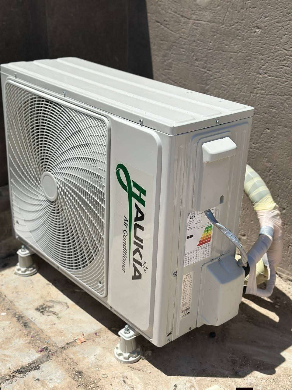 "الحر تعبك؟ والمكيف ما يبرد مثل قبل؟
لا تحتار… الحل يم شركة المهندس لتكييف والتبريد.
نوفر خدمة 24 ساعة بكل أحياء النجف،
تصليح جميع أعطال السبالت،
غسل وتنظيف بدون نقل،
وتنصيب سبالت باحترافية عالية.
كادرنا متنقل وسريع،
ونعطيك ضمان سنوي حقيقي على الشغل.
اتصل هسه وخلي التبريد يرجع مثل أول وأحسن."
الكادر الفني 

***********

رقم مدير شركه 

***********
