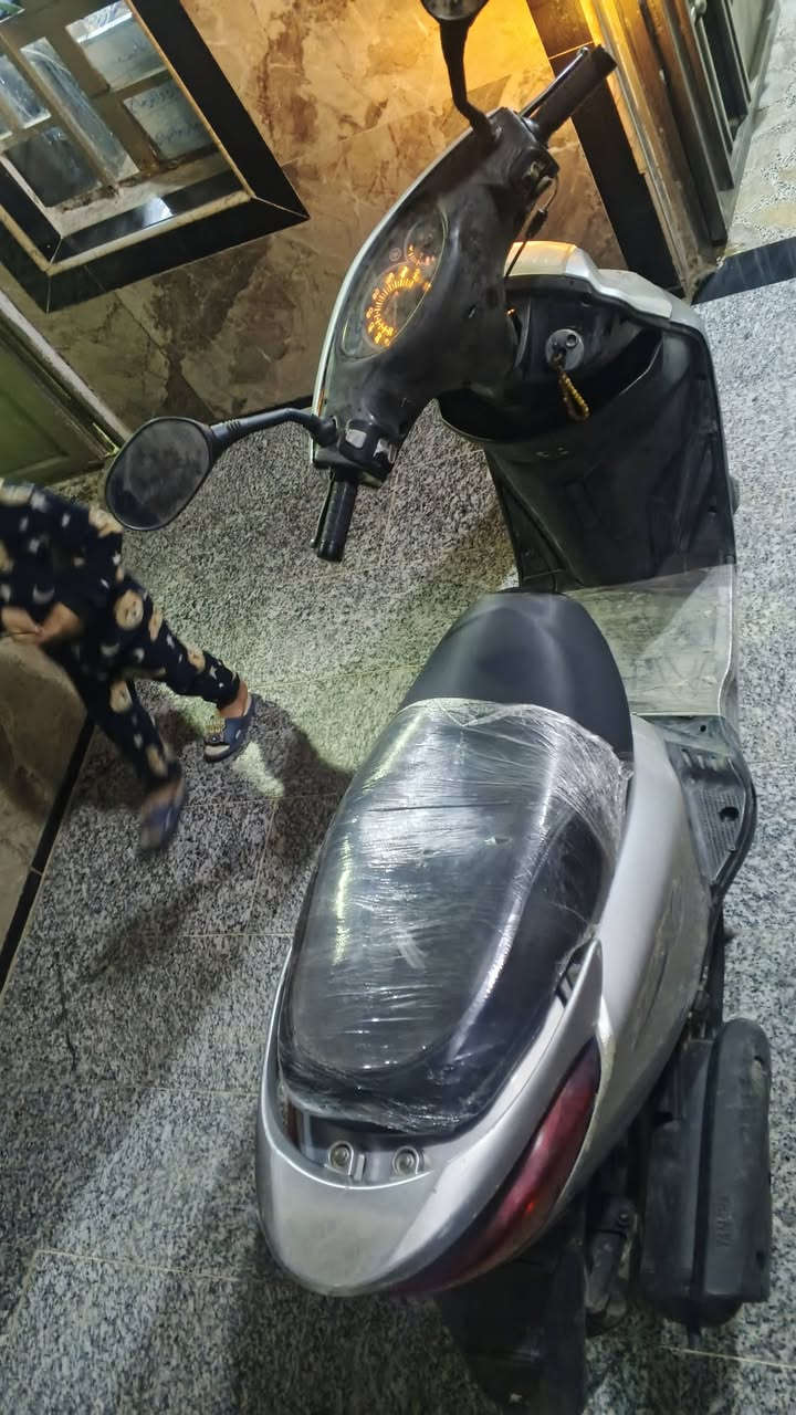 بريز مكينه تخبل ناعمة حيل ودراجه خير من الله نكرة سلف وكهربايات كلهه شغاله فشكة  بلادية سعر 550مكاني بغداد مدينة الصدر اورفلي ***********
