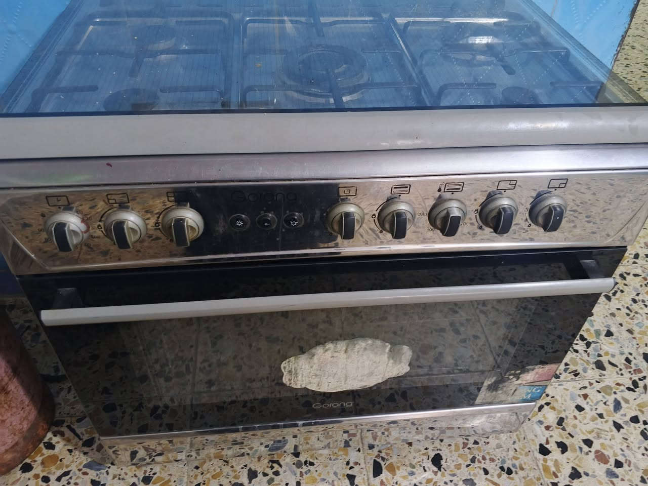 السلام عليكم عندي طباخ للبيع سعر 200 و بي مجال العنوان بغداد شارع محمد الصافي رقم الهاتف ***********
