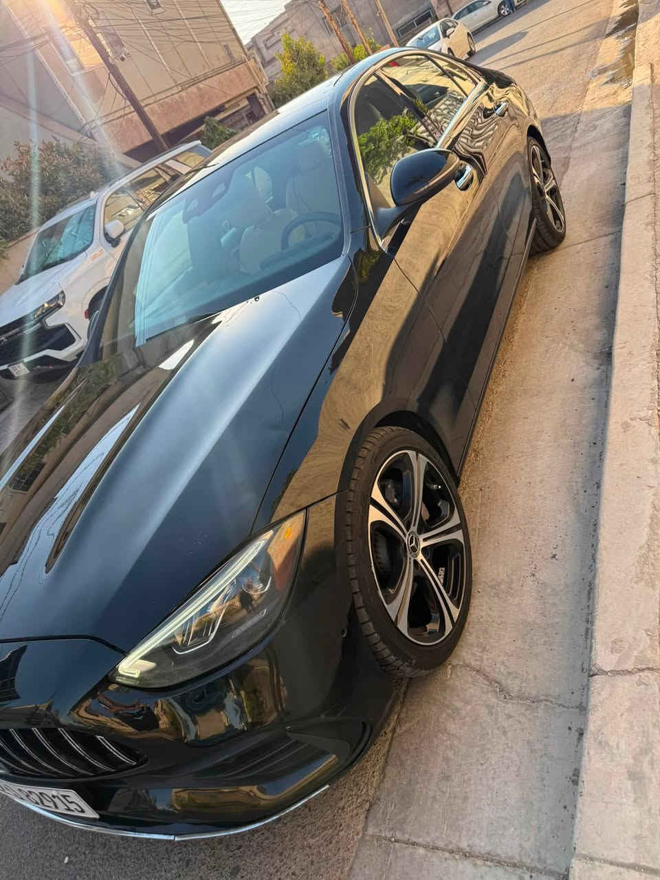 السلام عليكم للبيع فقط 
فقط بيع بدون مراوس 
مارسدس c300 . 2023 
فول مواصفات واضحه بلصور 
ماشيه 40 mi 
حادثه بسيط جدآ 
فقط بارد جاملغ وبنيد واهنا صار بيها بارد 
جاملغ خلفي وقبغ جنطة مبدل لون بلادي 
ايرباك سستم راجع صفر مسج
 رقم بغداد تحويل مباشر 
السعر مناسب جدآ حسب خواته والحوادث 
سياره بدون صبغ 
العنوان بغداد . كم سارة 
*********** 
شكرآ لتعاونكم واعتذر عن عدم الرد على المسجات فقط اتصال
