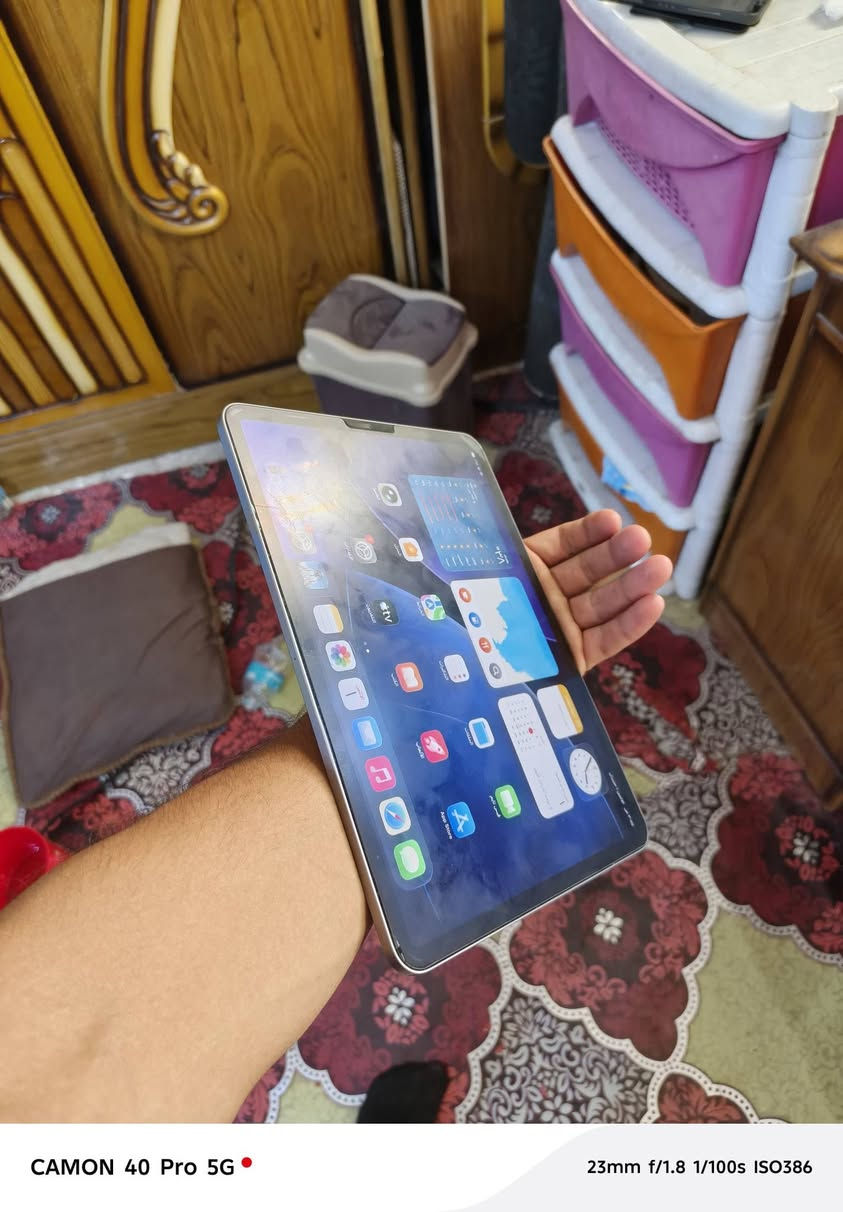للبيع: iPad Pro 11-inch (الجيل الرابع) 🚀
​نوع الجهاز: iPad Pro (11 بوصة) - الجيل الرابع (النسخة الأحدث بمعالج الـ M2 الخارق).
​المعالج: Apple M2 chip (أداء فائق للالعاب الثقيلة مثل ببجي، والمونتاج والدراسة).
​الذاكرة والتخزين: 128 جيجابايت.
​الاتصال: يدعم Wi-Fi 6E (تصفح وسرعة تحميل فائقة).
​حالة الجهاز: نظيف جداً وأخو الجديد (استخدام حشيم).
​الميزات الإضافية: شاشة Liquid Retina بتردد 120Hz (ProMotion) لسلاسة تامة، كاميرات احترافية مع مستشعر LiDAR، وبطارية ممتازة تدوم طوال اليوم.
​ملاحظة: الجهاز خالي من أي عيوب أو تصليح، وجاهز للاستخدام مباشرة. سعره 750 بي مجال قليل حك الجيه مكاني عسكري كبل رقم ***********
