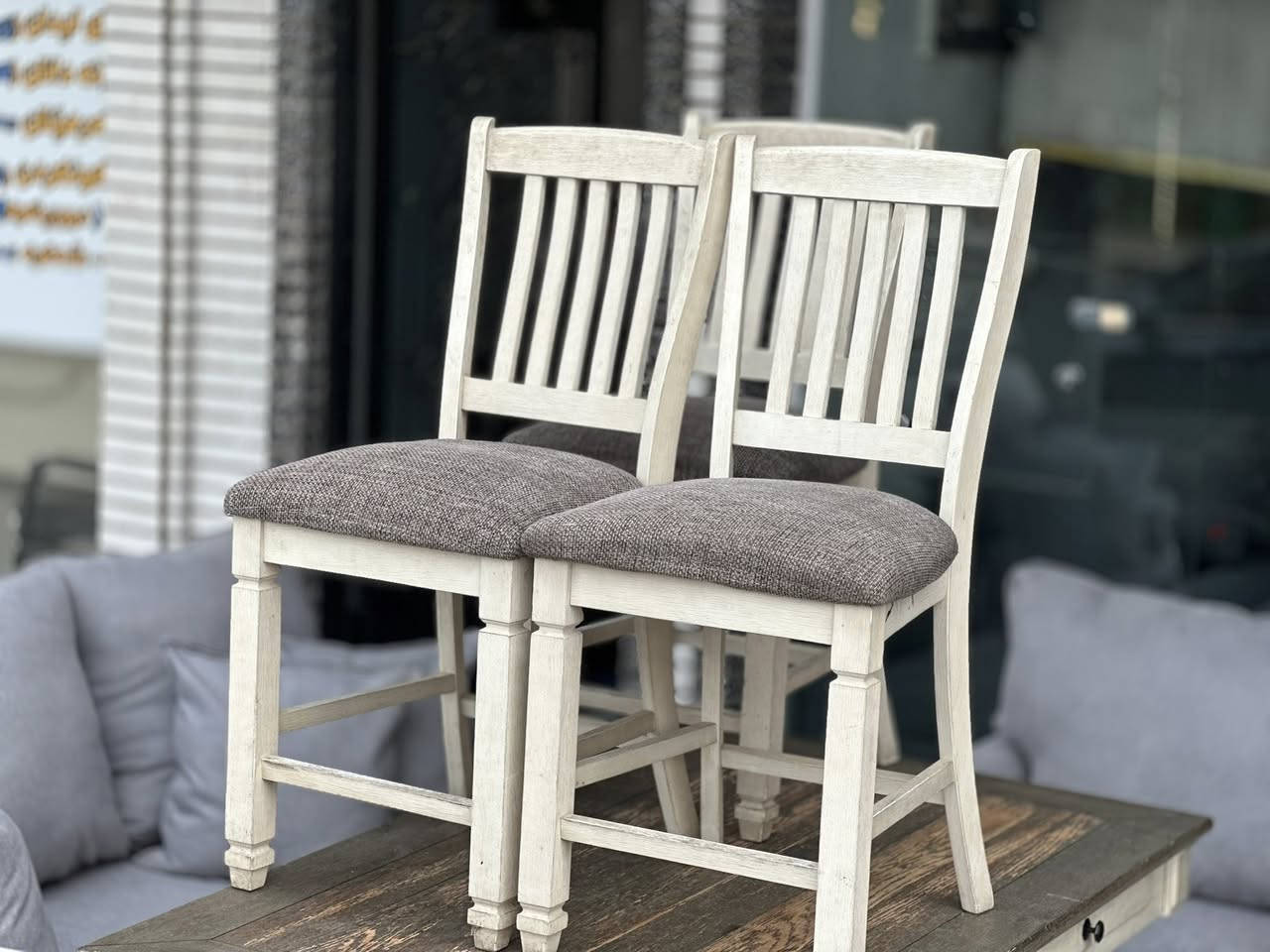 تخم امريكي +ميز طعام امريكي من ماركه  Ashley  اشلي   تخم متكون من 3+3+1+1  + مسز طعام متكون من 6كراسي +جرارت جانبيه +رفوف سطحيه  ميز كلش   مميز كوالتي جدا عالي   (تكمه) خشب  طبيعي  هيكل جدا ثقيل   (ميحتاج احجي عليهم ) عنوانه اربيل     زانكو 99 قرب مطعم كص سنگر يوجد توصيل ل بغداد و لباقي المحافظات الأخرى *********** واتساب فقط علي
