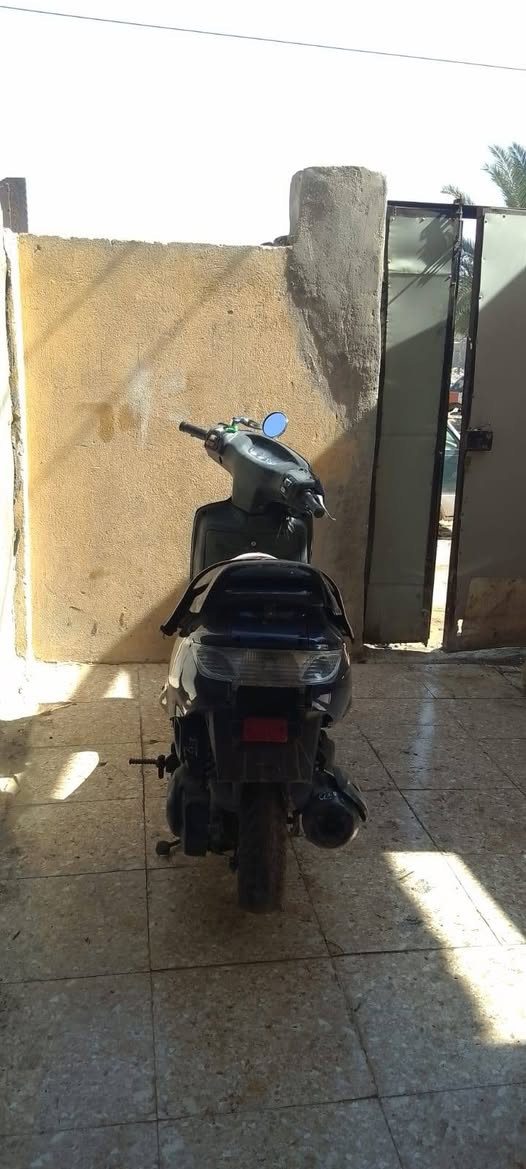 فراشه ١٤٠للبيع أو مراوس بماكس
دراجه حاويه قبل سبوع نزلته 
سعر ٦٥٠وبيه مجال
سلف هندر كلشي شغال حاويه شلعه تحفر الكاع
معدل خير من الله ترايك وين ماتريد حاويه دراجه 
عنوان ديوانيه حي العسكري ***********
