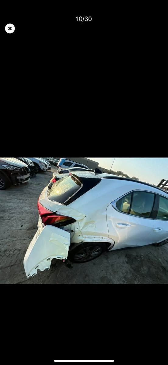 سلام عليكم للبيع او مراوس
ليكزس UX F SPORT  موديل 2024 ابيض داخل ابيض 
بدون ايرباك بدون تبديل بدون شاصي الجاملغ خلفي تعديل ونصبغ فقط ماشية 32 الف كيلو متر . توكلر بلادي 

السعر 240 وبي مجال 
للاتصال او واتس ***********
